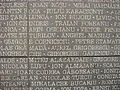 Il nome delle vittime scritte sul muro