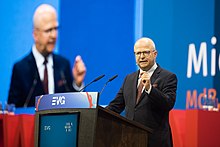 Michael Theurer spricht am Podium des EVG-Gewerkschaftstages.