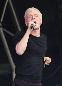 Мистер Хадсон выступает на Lovebox Weekender в Лондоне, 2009 г.