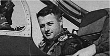 Оскар Рэндольф Фладмарк-младший в своем самолете в 1954 году. Jpg