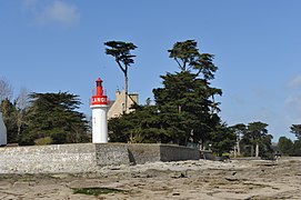 Le phare de Langoz.