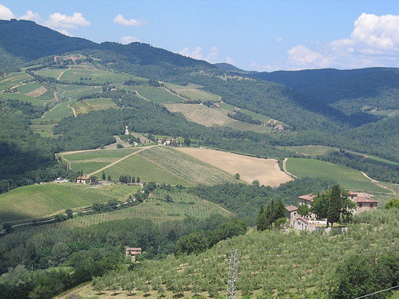 File:Radda, Tuscany views (2008).jpg