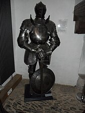 Рыцарские доспехи в музее замка