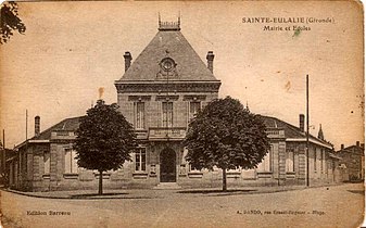 Mairie et écoles.