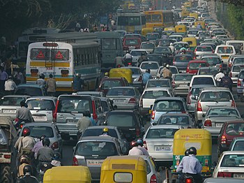 English: Traffic Jam in Delhi Français : Un em...