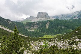 Der Turrion Basso vom Val Santa Maria Flavona, im Hintergrund der teils in Wolken liegende Turrion Alto