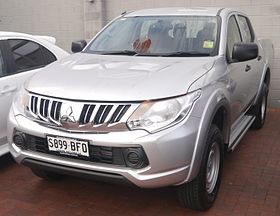 2015 Mitsubishi Triton GLX (17377699731).jpg