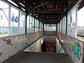 Treppe zu den Bahnsteigen 1 und 2 (2018)