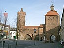 Stadtbefestigung, bestehend aus Mauerring mit Steintor, Hungerturm, Pulverturm und Wallanlagen