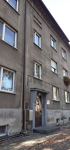 Шкільний будинок в Кшепицях, в якому мешкав Степан Павлище з родиною. Фото 2021 р.
