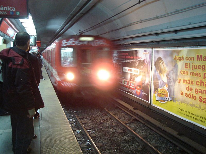 800px-Buenos_Aires_-_Subte_-_Carlos_Pellegrini_1.jpg