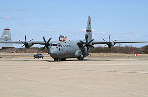 C-130J Rhode Island ANG en Quonset State Apt 2004.
JPEG