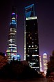 Šalia Shanghai Tower naktį