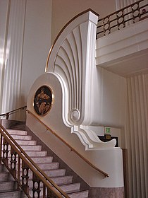 Escaleras en rotonda en estilo art decó del Burkbank City Hall