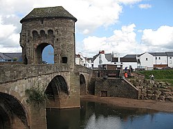 Gatehouse on Monnow Bridge - geograph.org.uk - 1241351.jpg