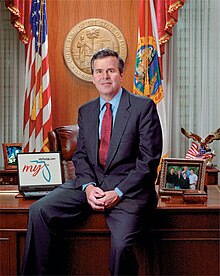 http://upload.wikimedia.org/wikipedia/commons/thumb/2/25/Gov_Jeb_Bush.jpg/220px-Gov_Jeb_Bush.jpg