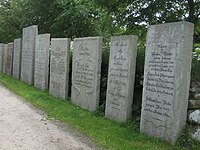 Auf dem Friedhof von St. Severin befindet sich eine Vielzahl von alten, zum Teil restaurierten Grabplatten