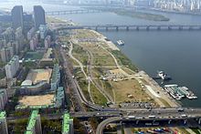 Han River Park Hangang Park Overview 201604.jpg