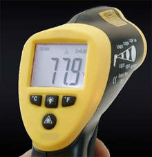 A handheld infrared thermometer of the type used by some ghost hunters Irthermo.png