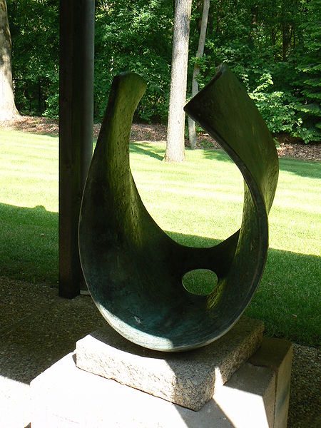 File:KMM Hepworth Curved form (Trevalgan).JPG