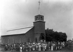 Kyrkan vid Kibunzi missionsstation vid invigningen 1 december 1907.