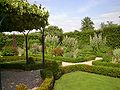 Une allée des jardins du Muiderslot.