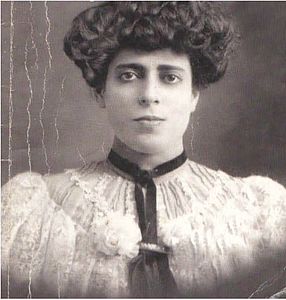 María Enriqueta Camarillo