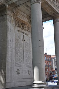 Mur d'inscriptions.