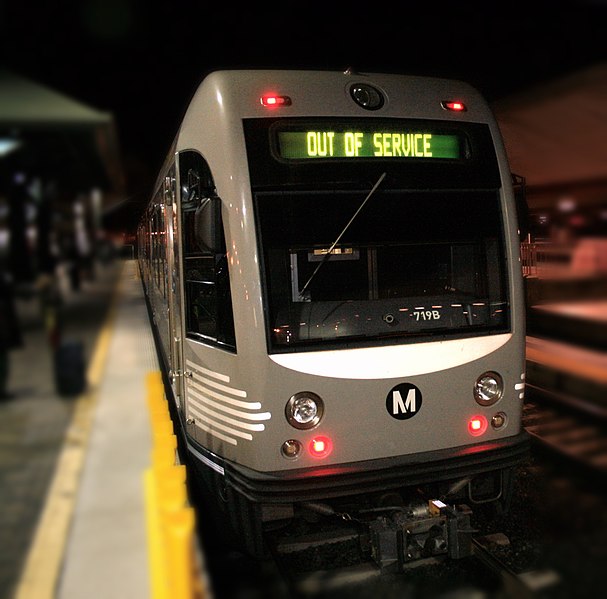 File:OUT OF SERVICE (4014622426).jpg