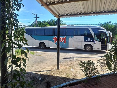 Ônibus da 1001, parado em Cachoeiras de Macacu.