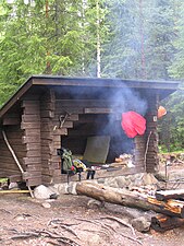 Ett vindskydd ('laavu') i Pukalaområdet