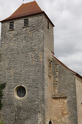 Clocher et façade occidentale de l'église Saint-Martin.