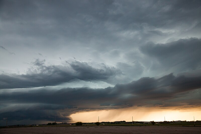 Vaizdas:Schuyler - Nebraska - Stormy sunset (26953140585).jpg