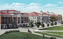 From left to right: Bowne Hall, Carnegie Library, Archbold Gymnasium Syracuse-university bowne-hall.jpg