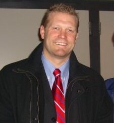 File:Tim thomas with fan in 2006.tif