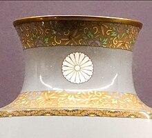 19th-century Japanese vase bearing the Imperial chrysanthemum, showing that it was commissioned by the Imperial family Vases de Namikawa Sosuke (Musee Guimet, Paris) (31023042187) CROP.jpg