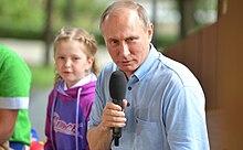 Vladimir Putin in Artek (2017-06-24) 18.jpg