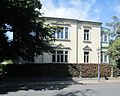 Villa mit Einfriedung