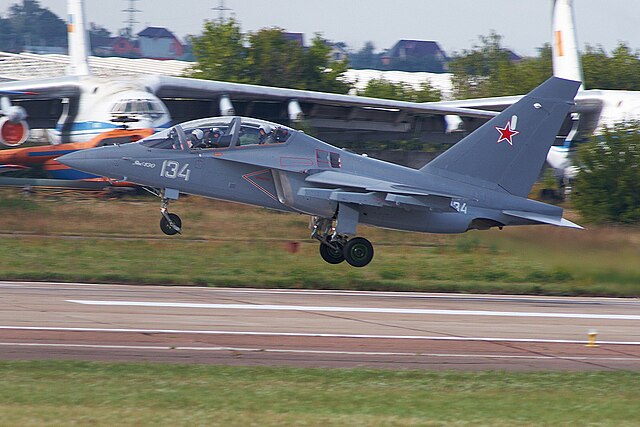 640px-Yak-130_on_MAKS_2011.jpg