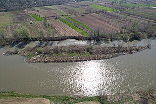 Првиот голем остров