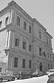 Photo en noir et blanc d'un palazzo sicilien de trois étages