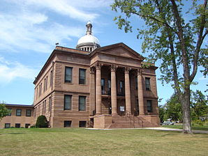 Das Bayfield County Courthouse in Washburn, seit 1975 im NRHP gelistet[1]