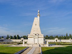 Памятник на могиле Дона Боссини