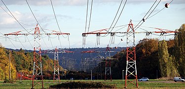 Einebenenmasten für 110 kV und 220 kV in der Nähe des Flugplatzes Karlsruhe-Forchheim