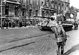 German tank in Budapest, October 1944.jpg