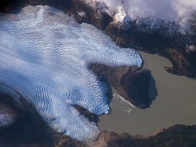 Vista aérea del sector norte del lago, contactando con el glaciar Grey