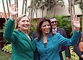 La misión principal del DSS es la protección de Hillary Clinton, Secretaria de Estado. Aquí está con La Presidenta de la República de Costa Rica.