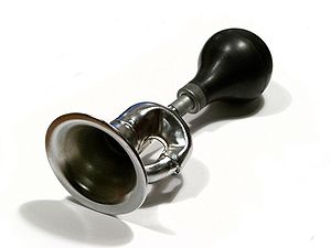 A single reed bulb horn.