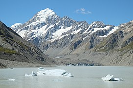 Айсберги в озере Ледник Хукера напротив горы Аораки Cook.jpg