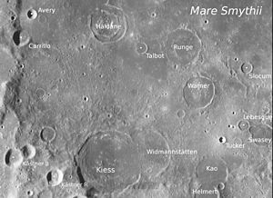 Slocum (Mitte rechts) und Umgebung (LROC-WAC)